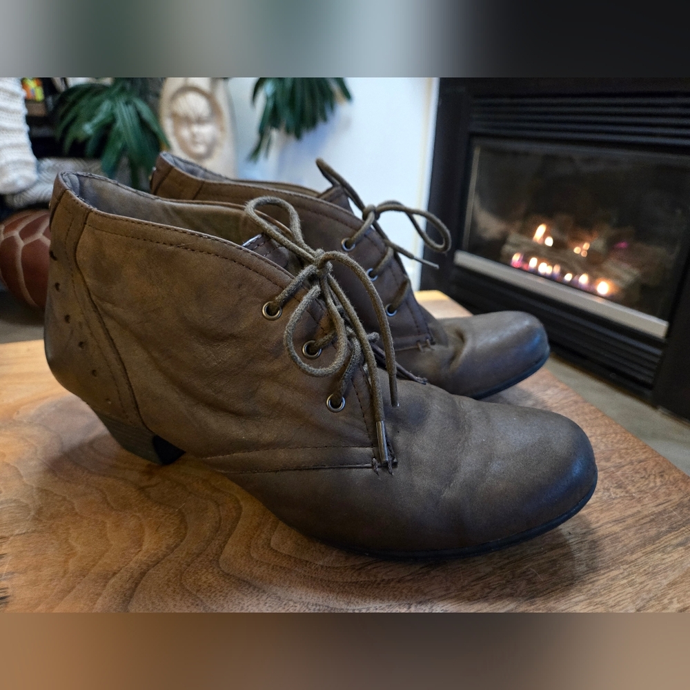 ✨️HOST PICK✨️ Rockport Cobb Hill Aria Leather Lace-Up Heeled Ankle Boots